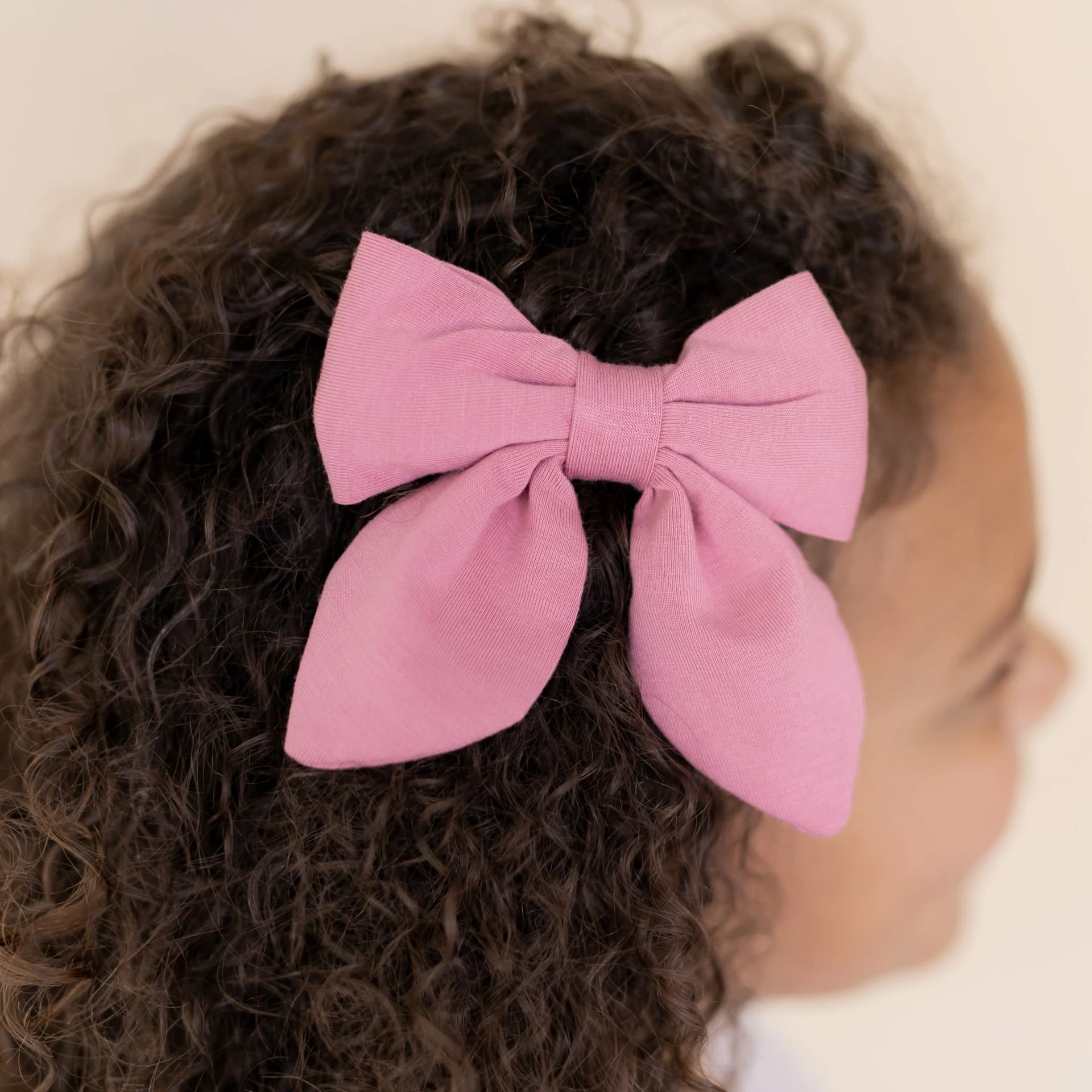 Medium Alligator Clip Bow in Apple Blossom by Kyte Baby
