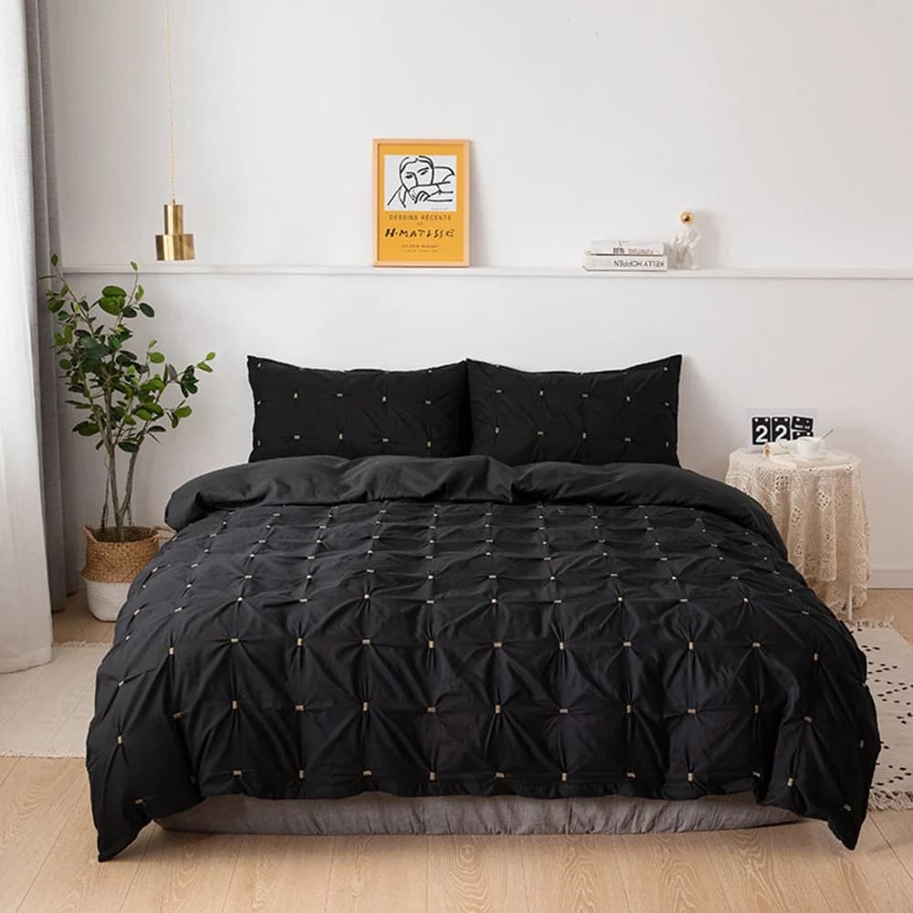 Solid Color Duvet Cover Set Machine Wash Three-Piece Set Reactive Printing Polyester Bedding Sets by BeddingInn
